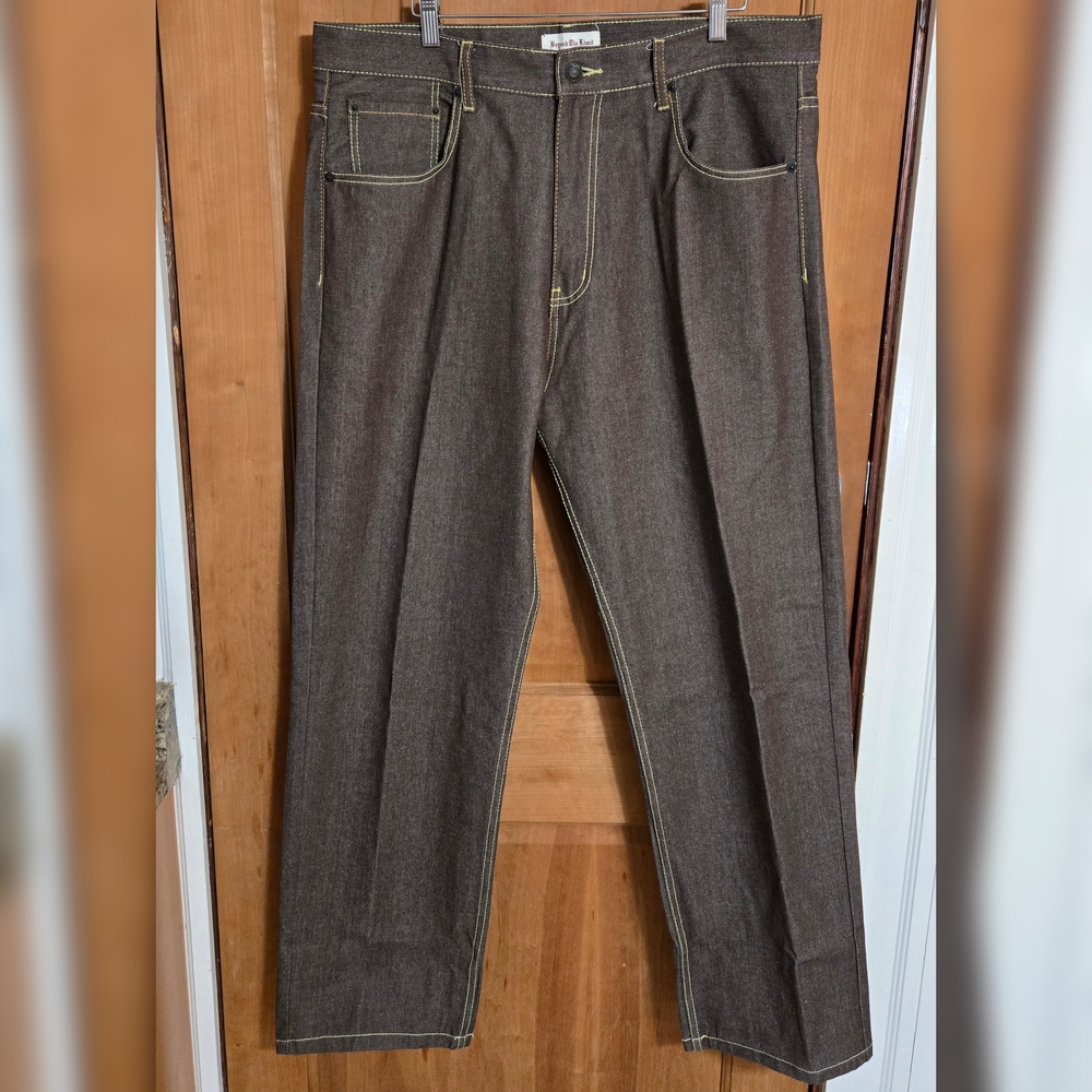 Men's Relaxed Fit Jeans in Brown